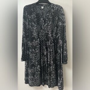Old Navy Black and White Long Sleeve Sundress